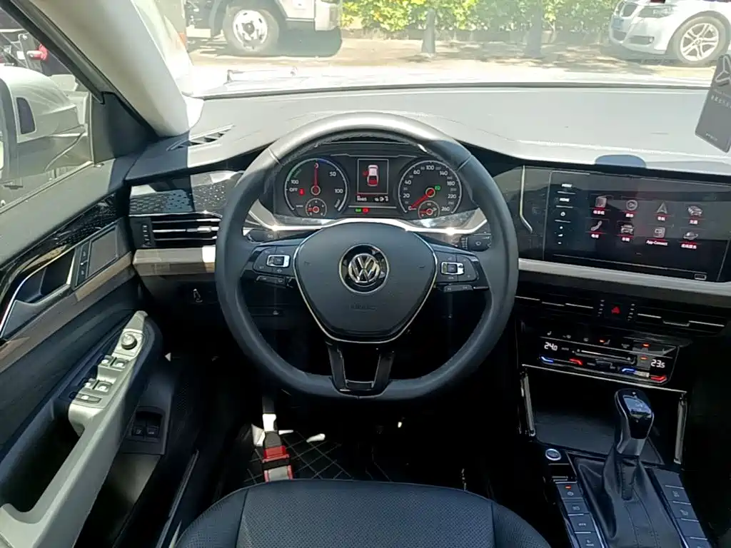 Volkswagen Passat Plug-In Hybrid 2020 — фото 7