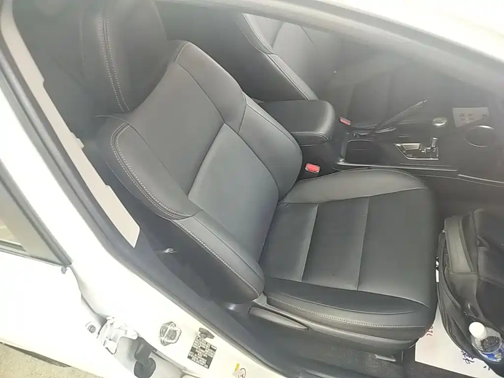 Toyota RAV4 2015 — фото 25