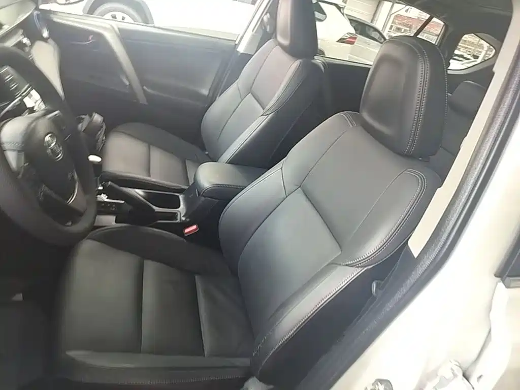 Toyota RAV4 2015 — фото 15