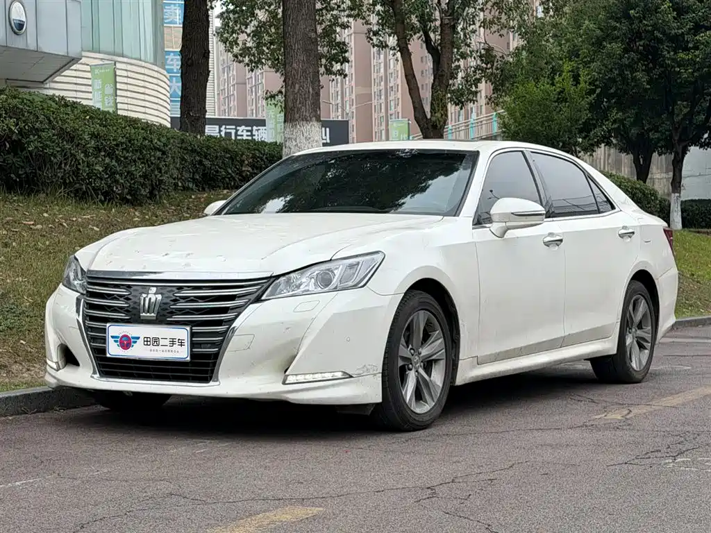Toyota Crown 2016