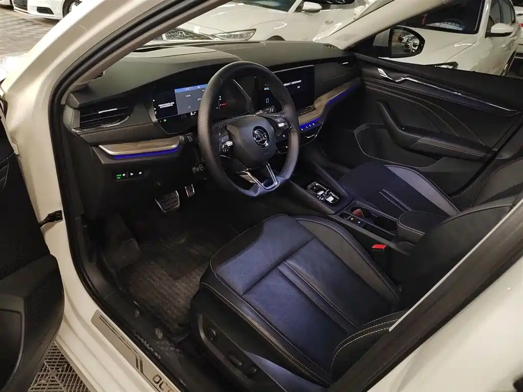Skoda Octavia 2021 — фото 13