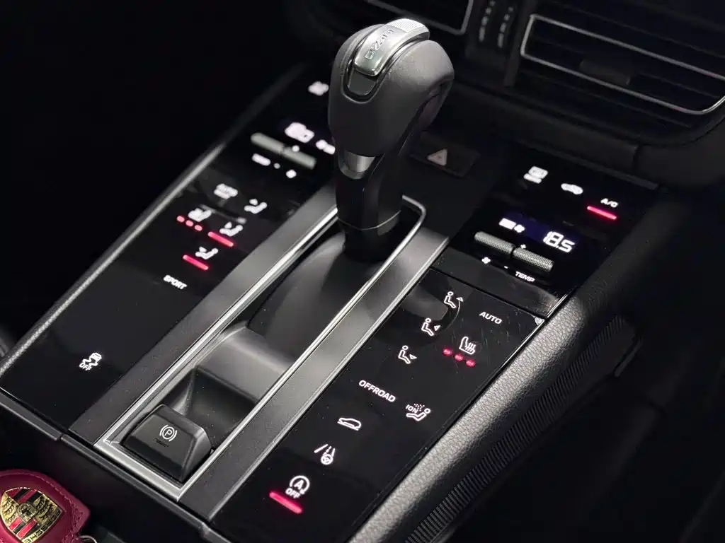 Porsche Macan 2023 — фото 18