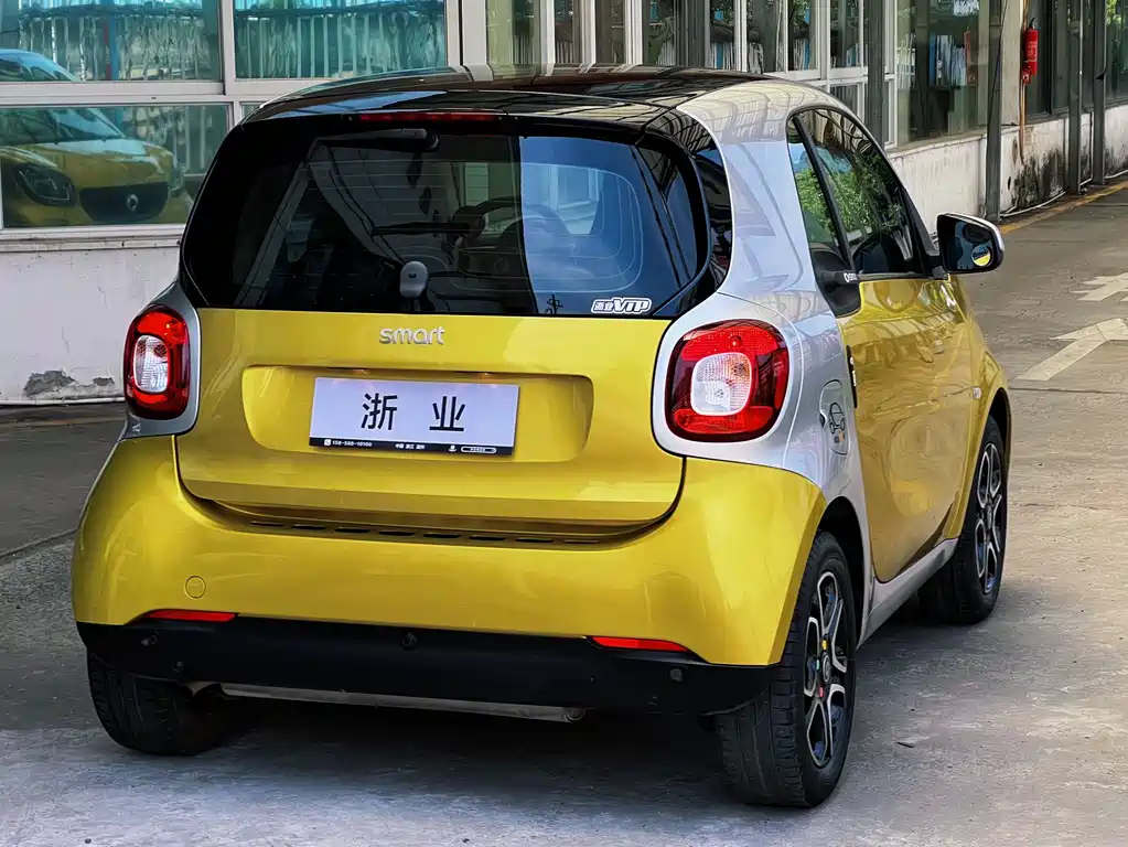 smart Fortwo 2017 — фото 14