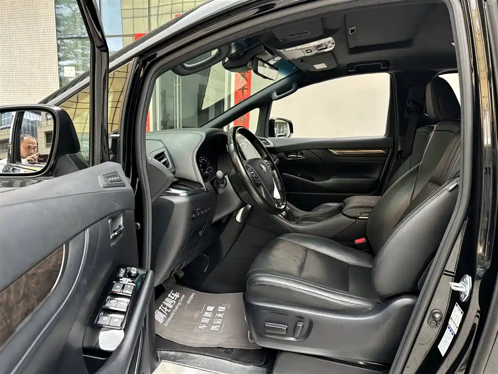 Toyota Vellfire 2021 — фото 9