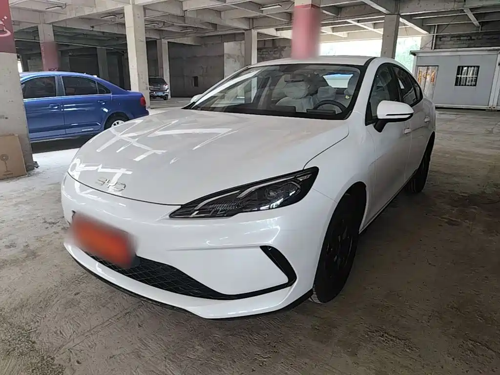 BYD Seal 05 DM-i 2026 — фото 2
