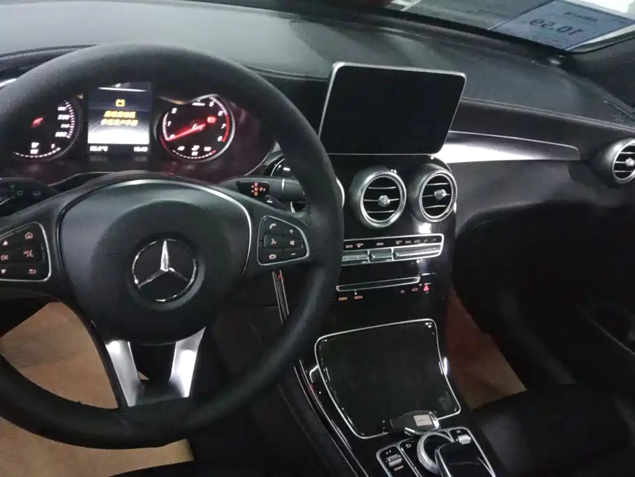 Mercedes-Benz GLC 2018 — фото 12