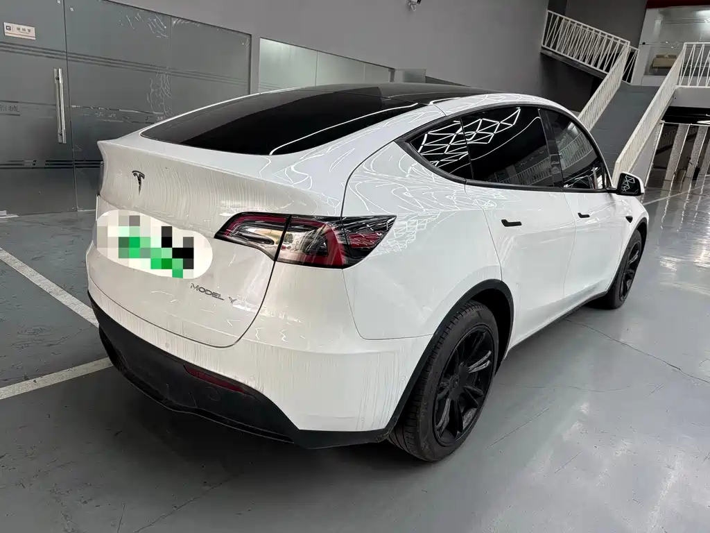 Tesla Model Y 2022 — фото 10