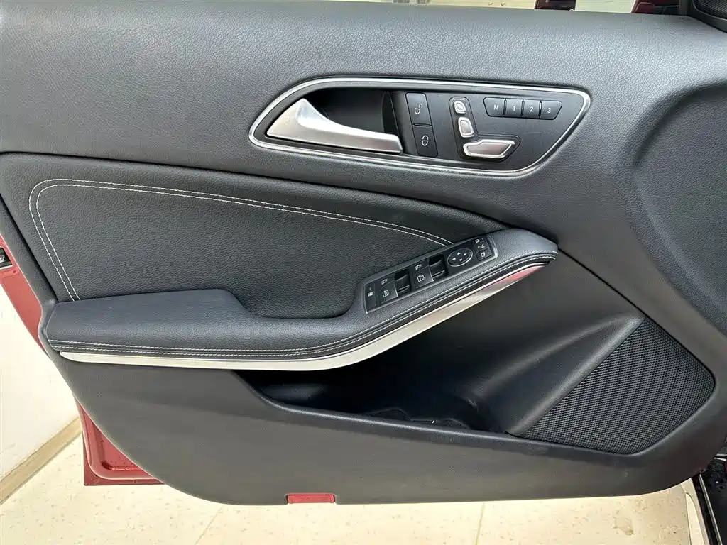 Mercedes-Benz GLA 2017 — фото 11