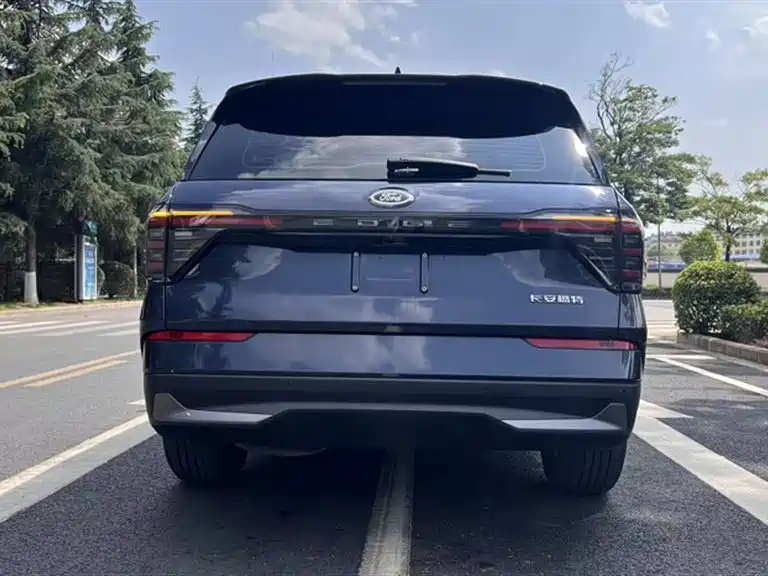 Ford Edge 2023 — фото 10