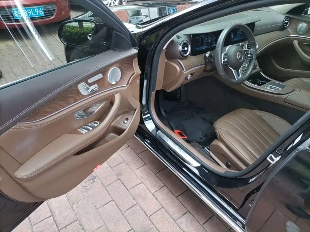 Mercedes-Benz E-Class 2020 — фото 16