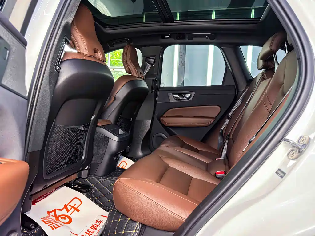 Volvo XC60 2024 — фото 15