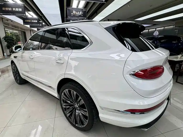 Bentley Bentayga 2022 — фото 5