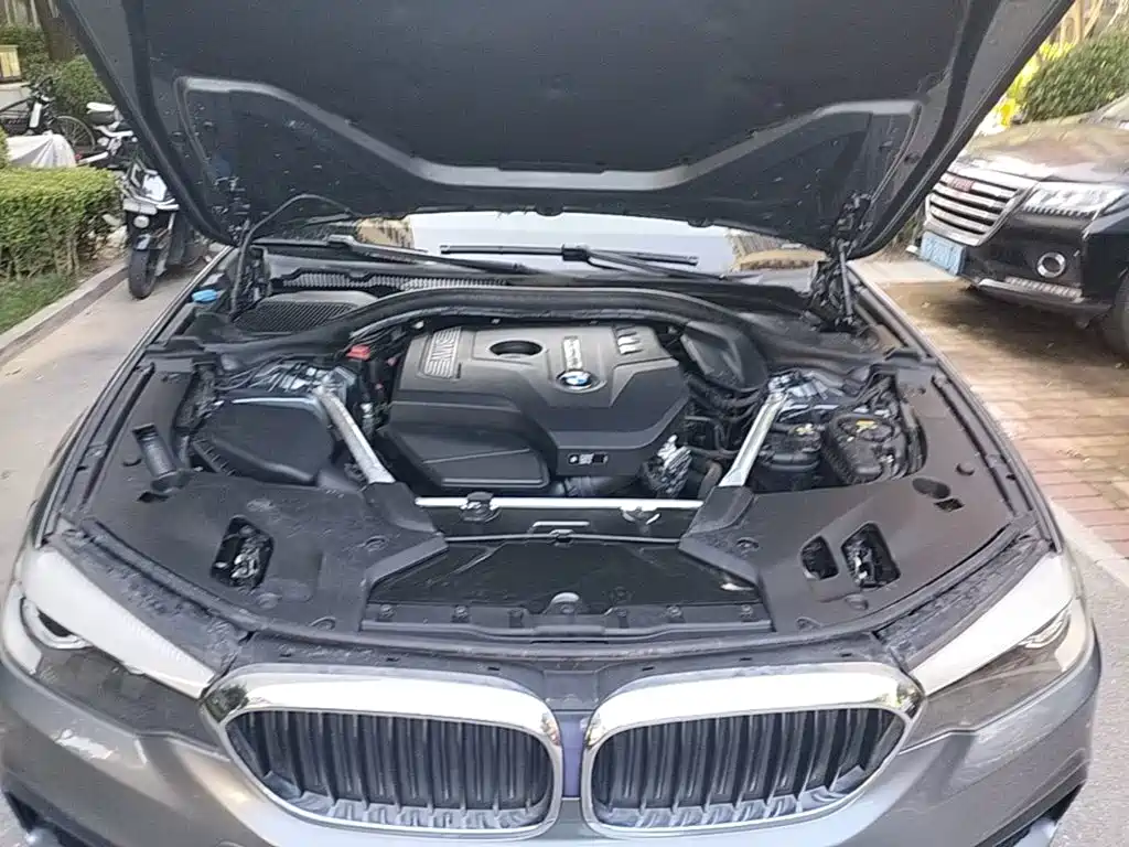 BMW 5 Series 2019 — фото 20
