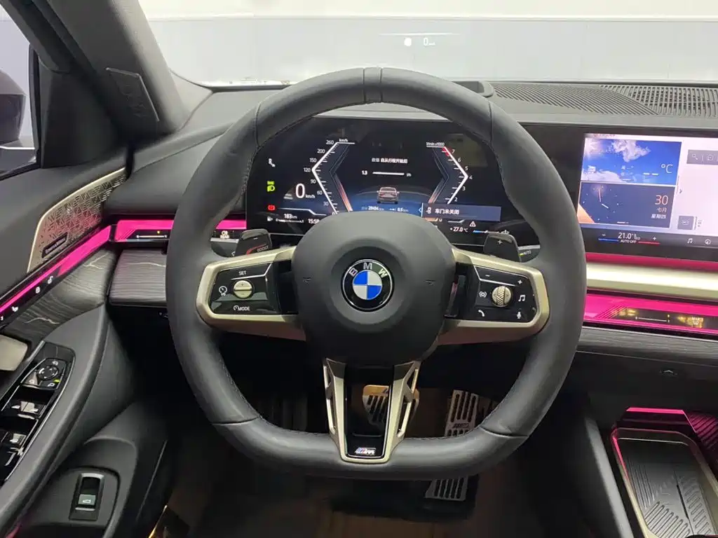 BMW 5 Series 2025 — фото 14