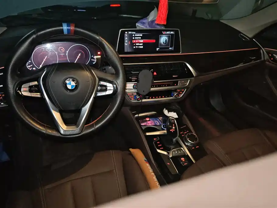 BMW 5 Series 2019 — фото 12