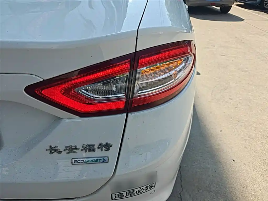 Ford Mondeo 2016 — фото 24