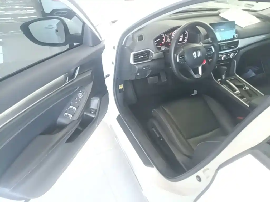 Honda Inspire 2021 — фото 16