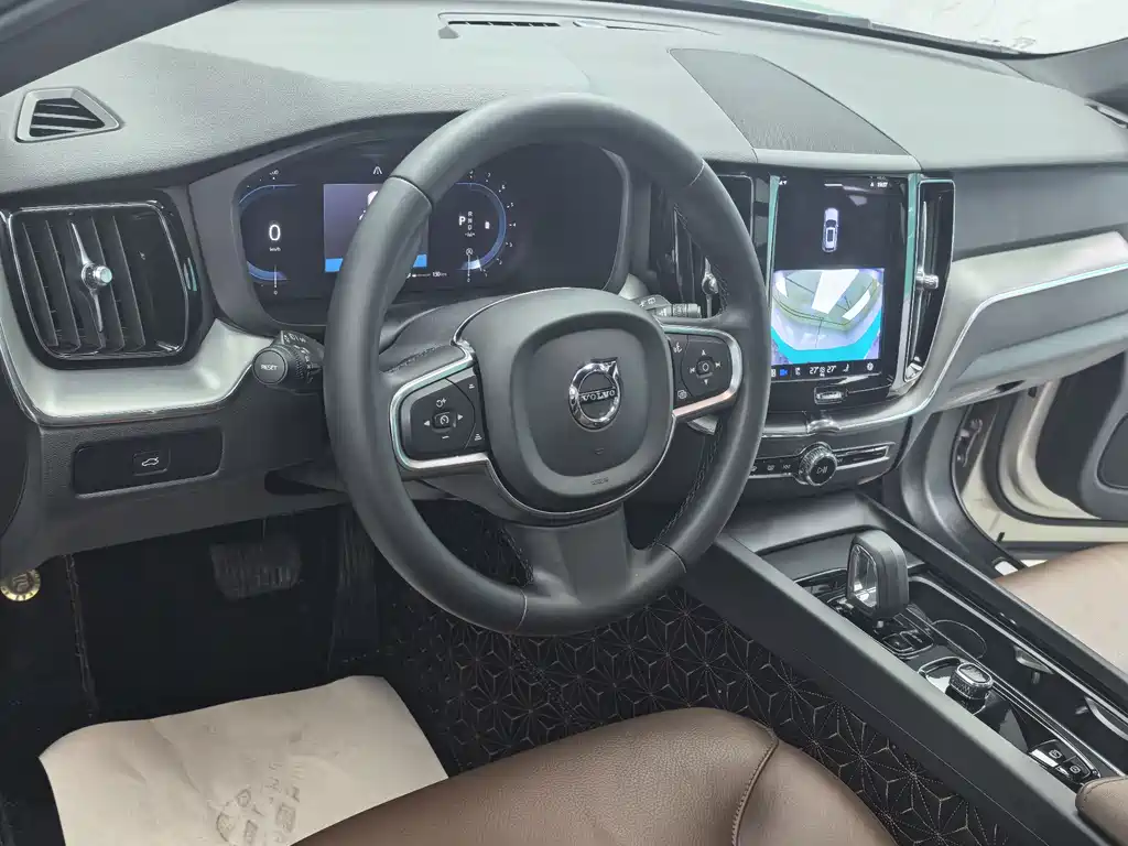 Volvo XC60 2023 — фото 13