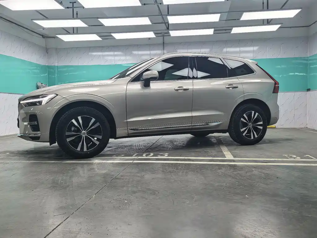 Volvo XC60 2023 — фото 4