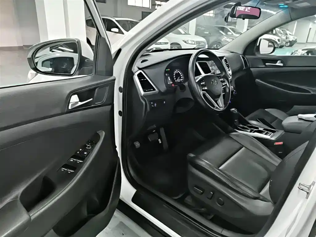 Hyundai Tucson 2018 — фото 16