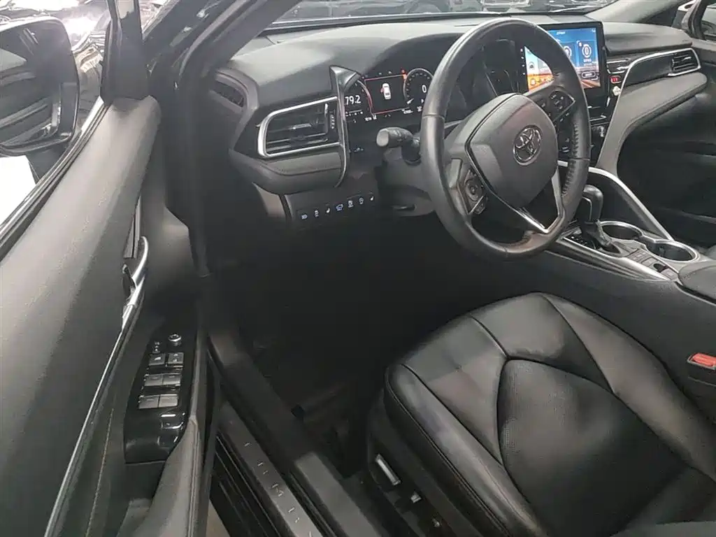 Toyota Camry 2023 — фото 15