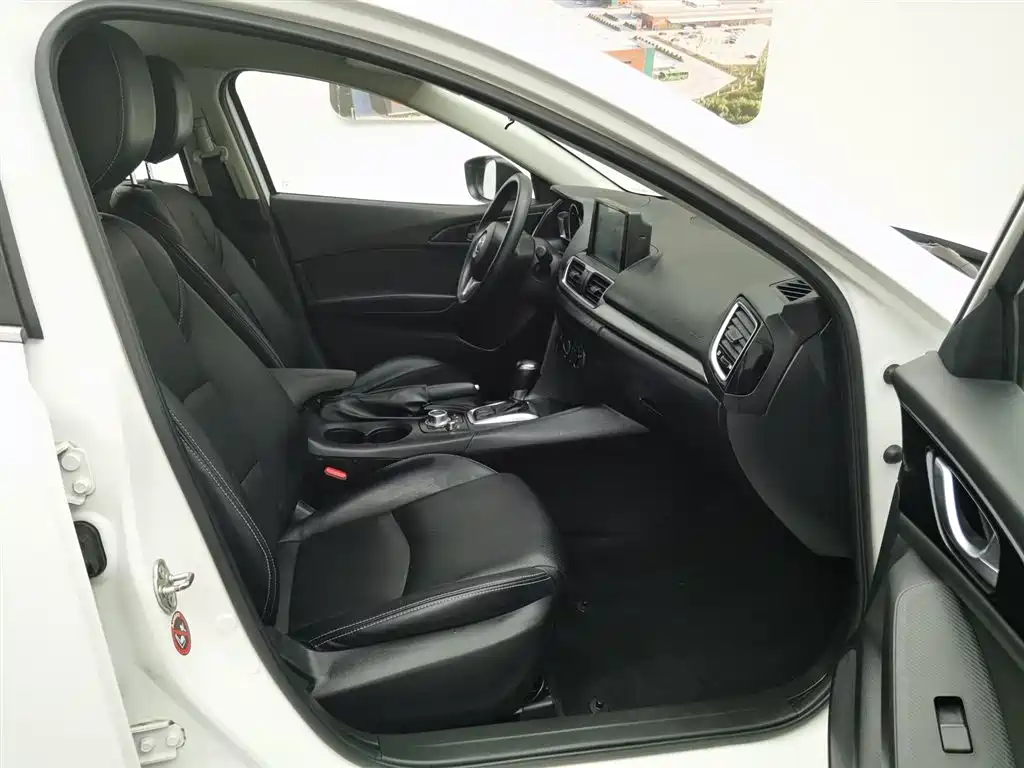 Mazda 3 Axela 2016 — фото 23