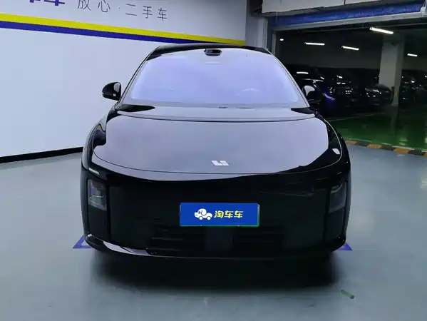 Li Auto i8 2025