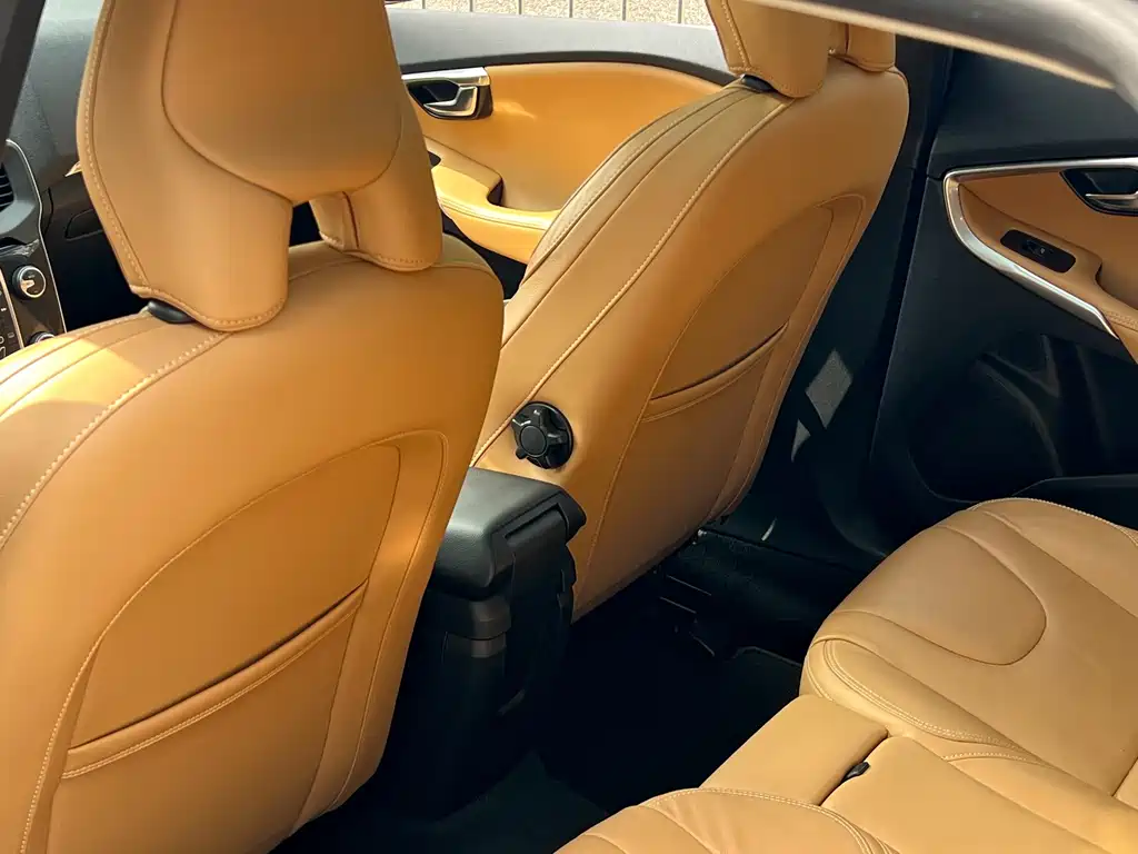 Volvo V40 2018 — фото 15