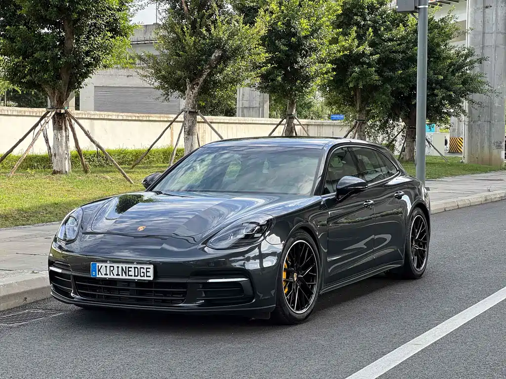 Porsche Panamera 2018 — фото 1