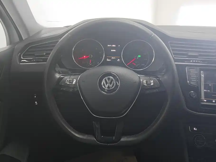 Volkswagen Tiguan L 2017 — фото 15