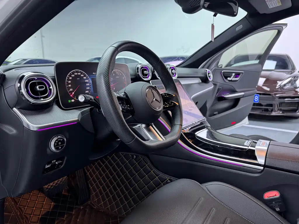 Mercedes-Benz C-Class 2025 — фото 4