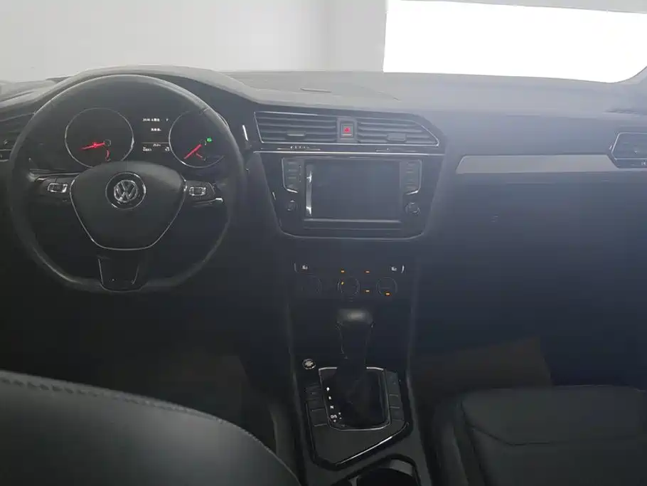 Volkswagen Tiguan L 2017 — фото 12
