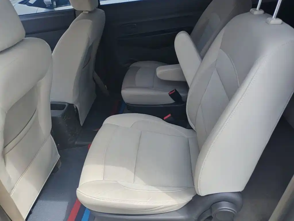 Wuling Hongguang 2015 — фото 13
