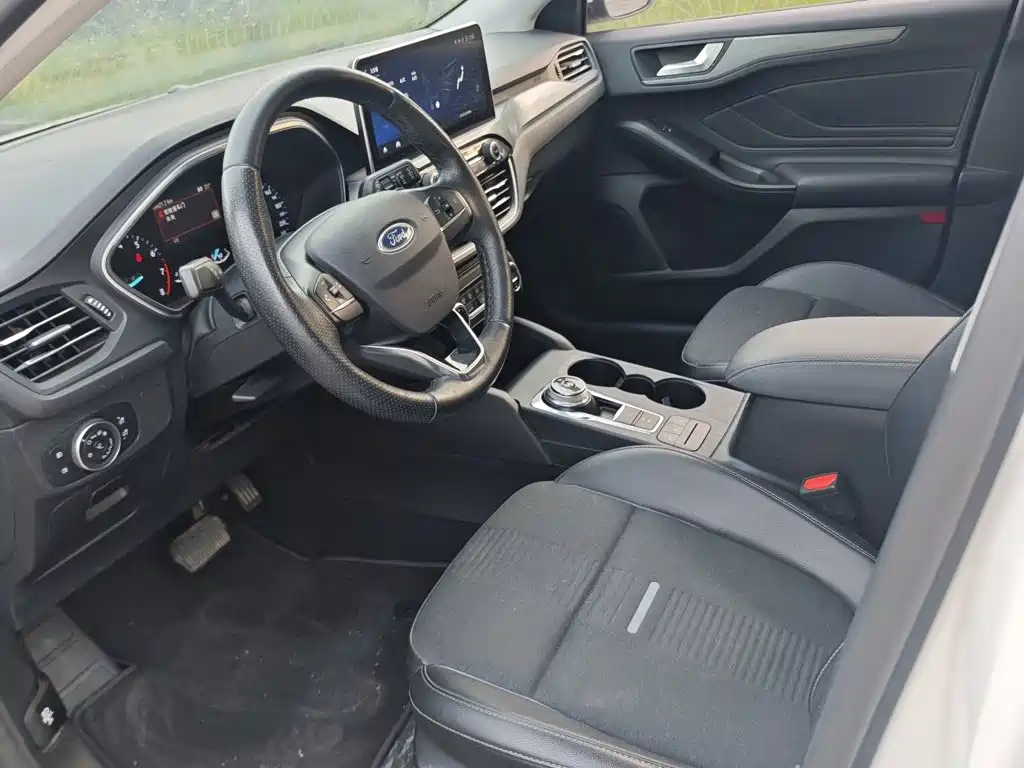 Ford Focus Active 2020 — фото 8