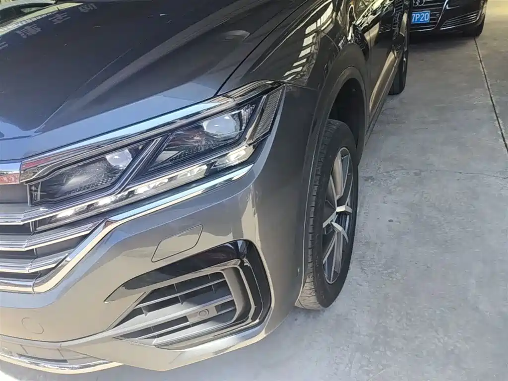 Volkswagen Touareg 2023 — фото 24