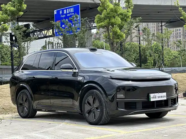 Li Auto L8 2025