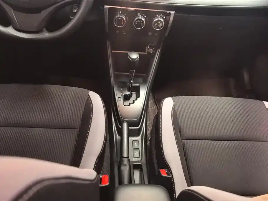 Toyota Yaris L 2021 — фото 16