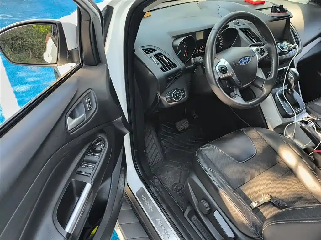 Ford Kuga 2015 — фото 12