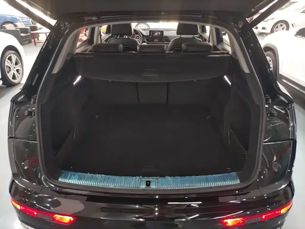 Audi Q5L 2020 — фото 19