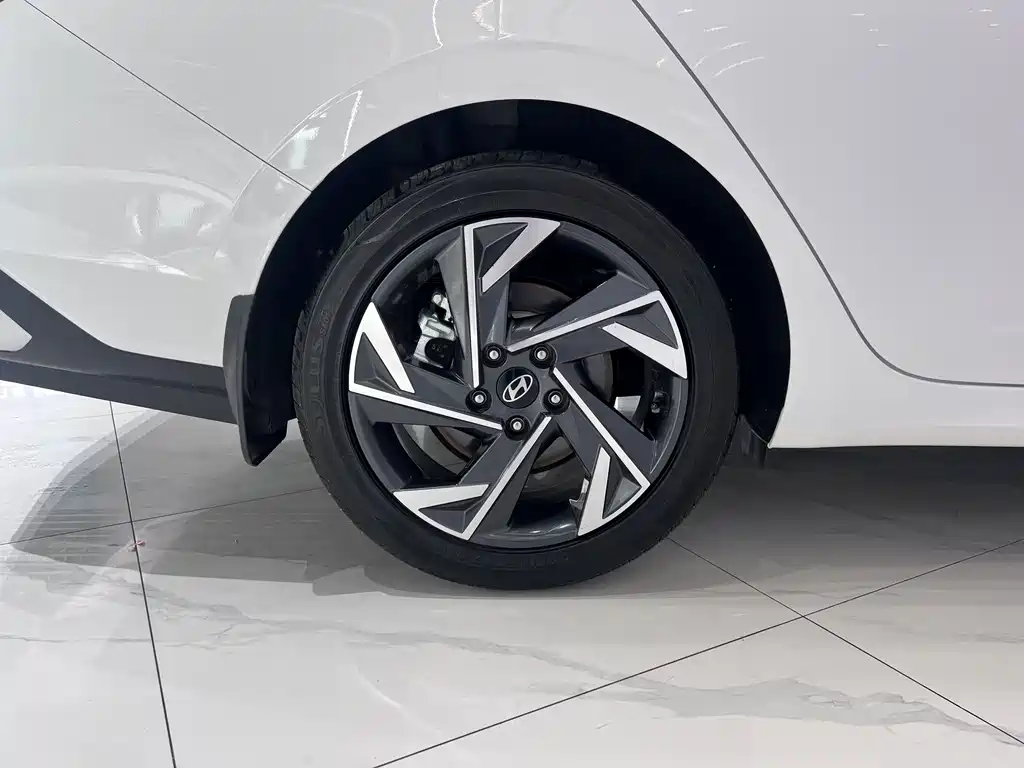 Hyundai Elantra 2024 — фото 19
