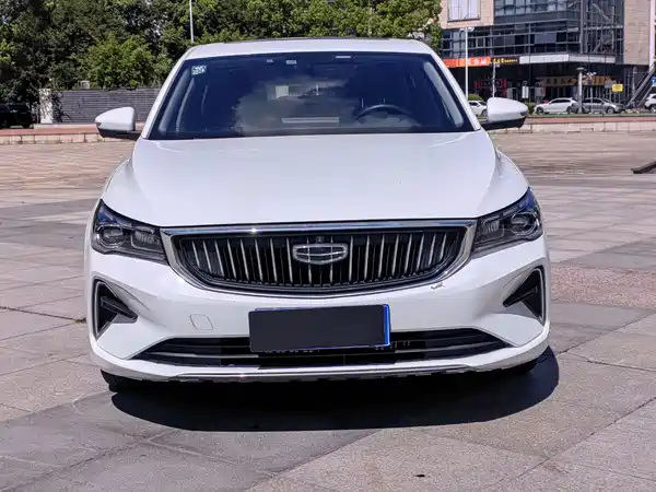 Geely Emgrand 2022