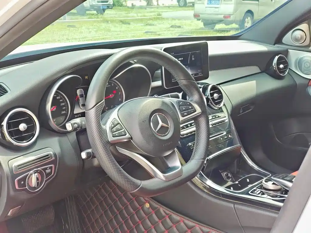 Mercedes-Benz C-Class 2018 — фото 12