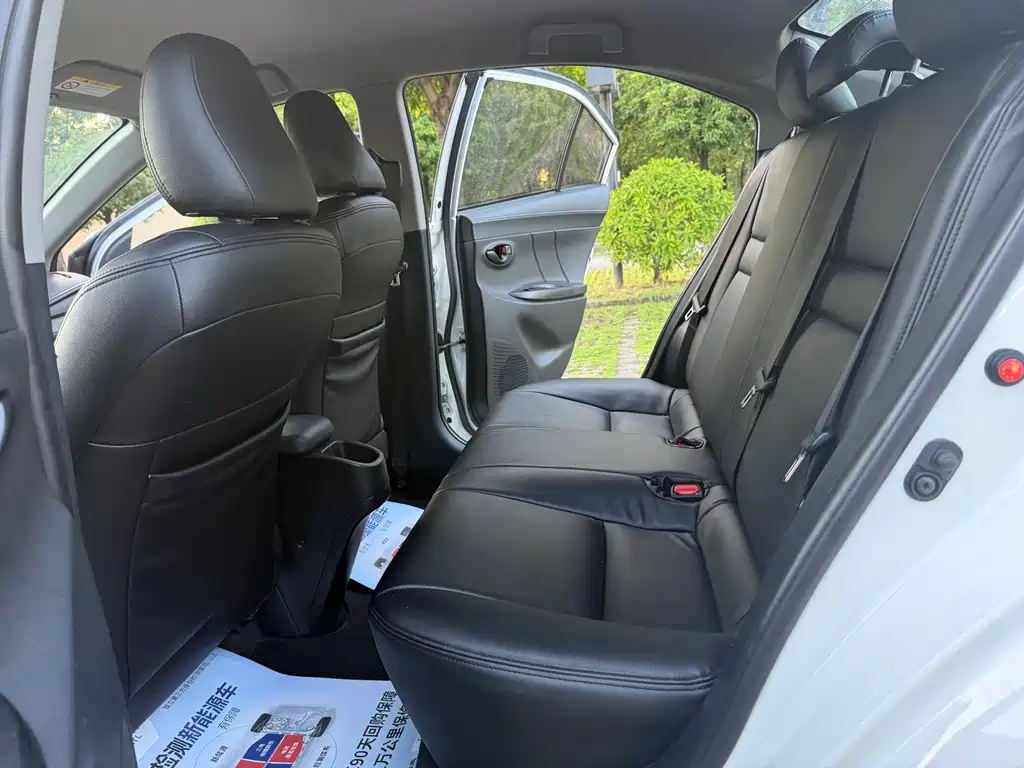 Toyota Yaris L 2022 — фото 10