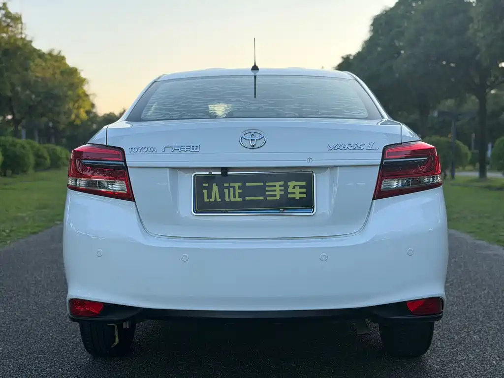 Toyota Yaris L 2022 — фото 19