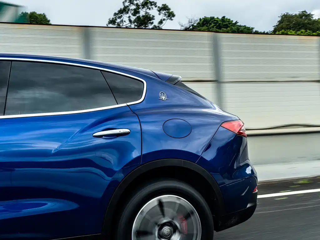 Maserati Levante 2016 — фото 11