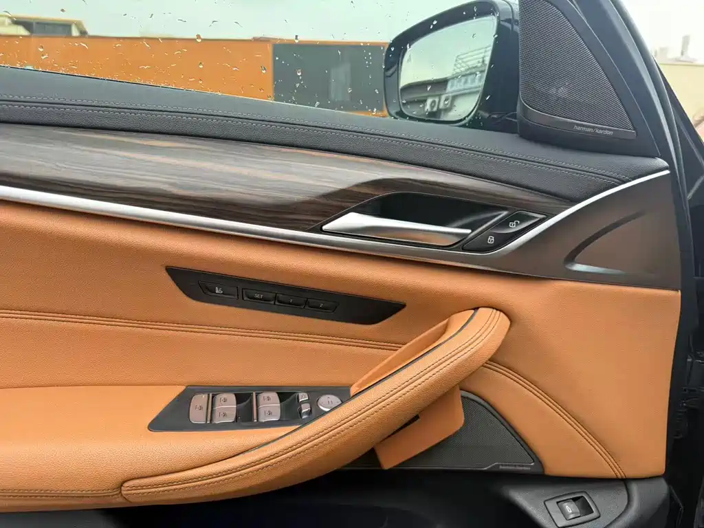 BMW 5 Series 2023 — фото 10