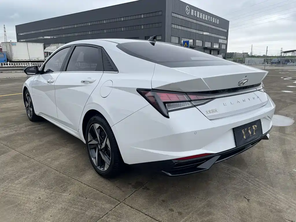 Hyundai Elantra 2021 — фото 27