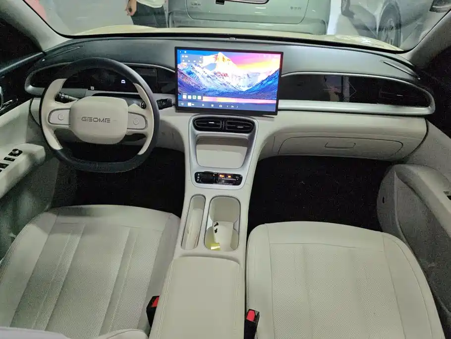 Geely Galaxy Starwish 2025 — фото 12