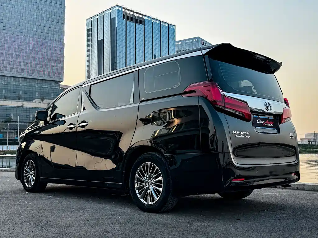 Toyota Alphard 2023 — фото 4