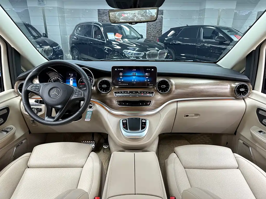 Mercedes-Benz V-Class 2023 — фото 15
